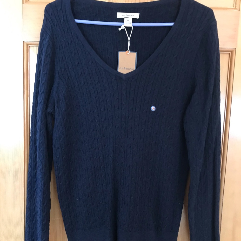 NWT Women’s GH Bass V Neck Cable Knit Sweater